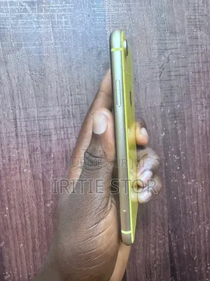 Photo - Apple iPhone XR 64 GB Jaune