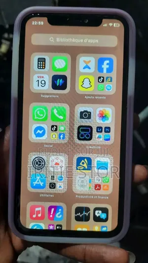 Photo - Apple iPhone 11 64 GB Jaune