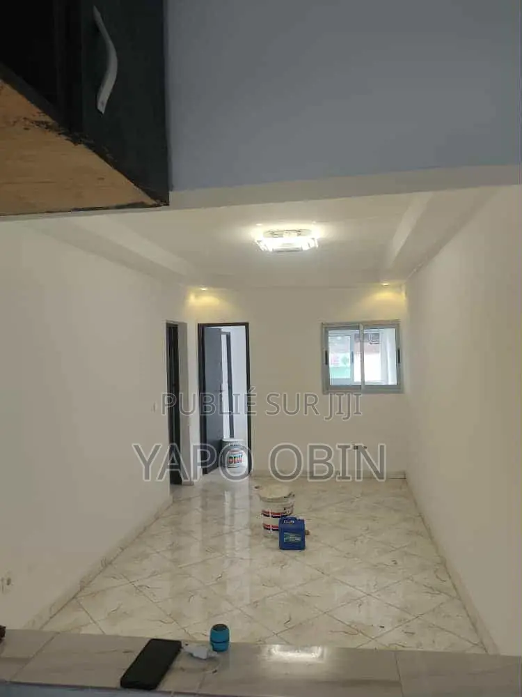 1chbre Appartement dans Cocody à Louer