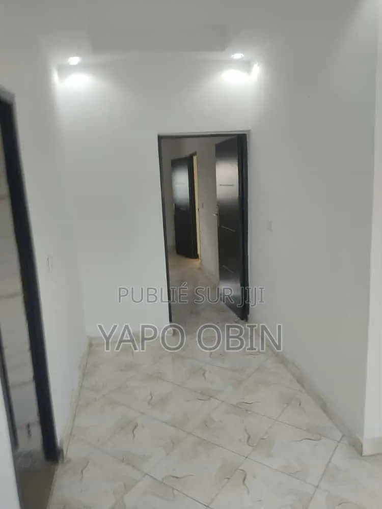 1chbre Appartement dans Cocody à Louer