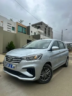 Photo - Toyota Rumion 1.5 FWD 2022 Gris