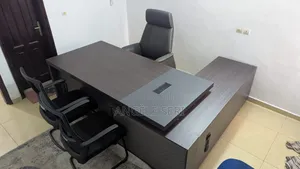 Photo - Grand Et Magique Bureau Neuf