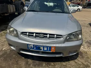 Photo - Hyundai Accent Automatic 2000 Gris