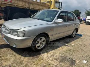 Hyundai Accent Automatic 2000 Gris