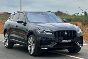 New Jaguar F-Pace 2024 Gris