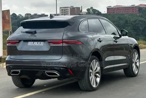 New Jaguar F-Pace 2024 Gris