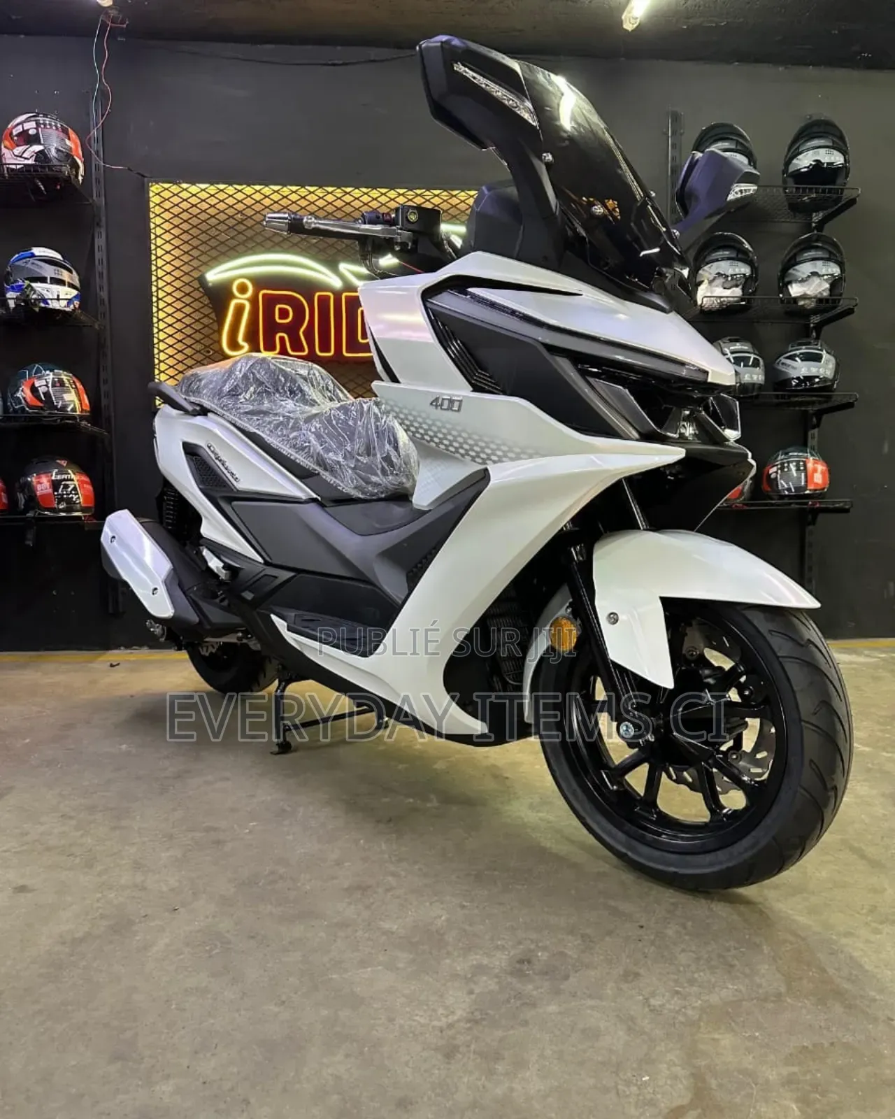 New Motorcycle 2023 Blanc