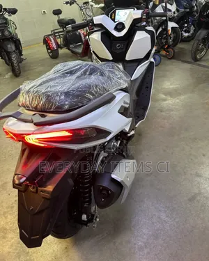 New Motorcycle 2023 Blanc