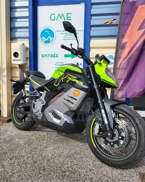 Photo - New Motorcycle 2023 Blanc