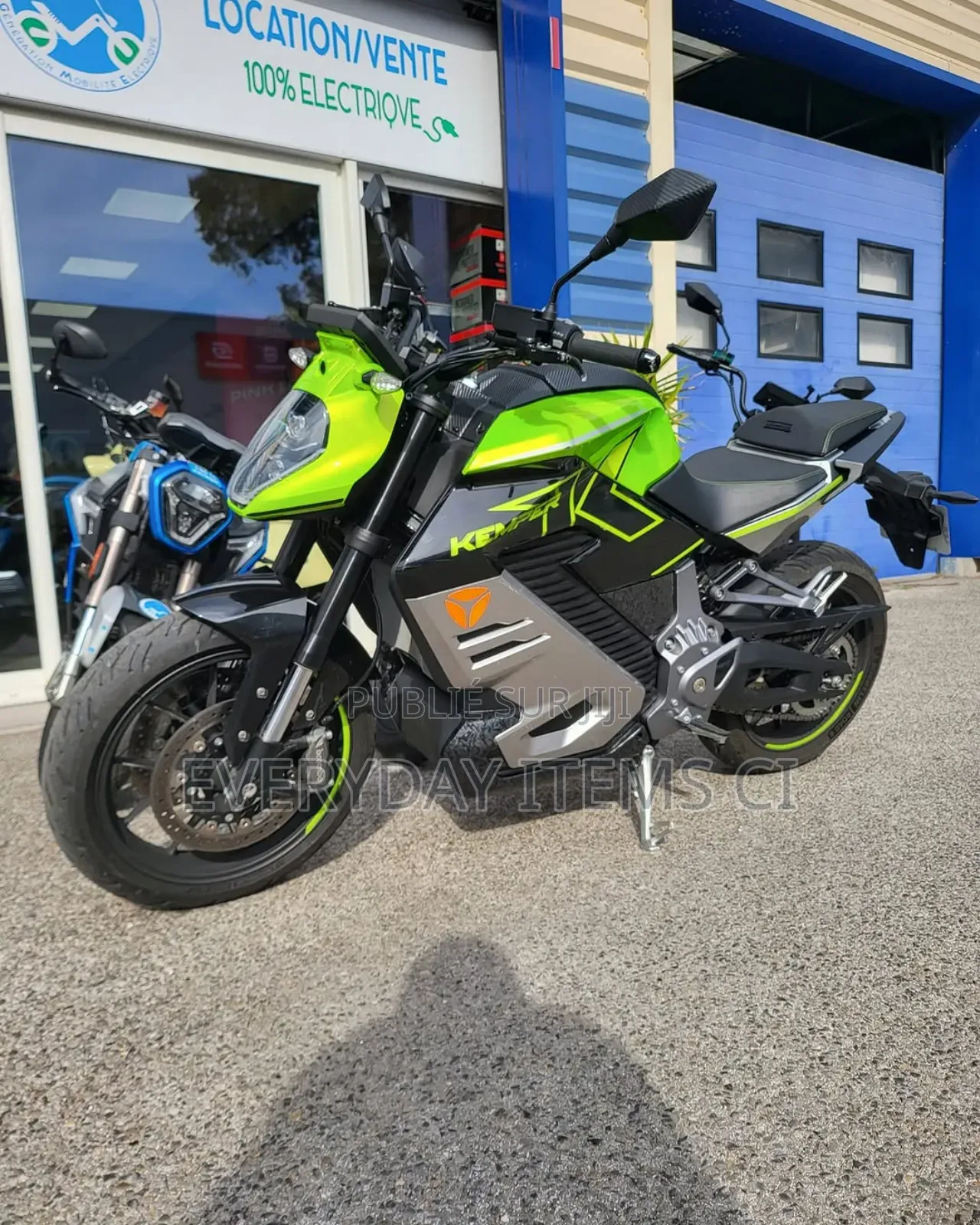 New Motorcycle 2023 Blanc