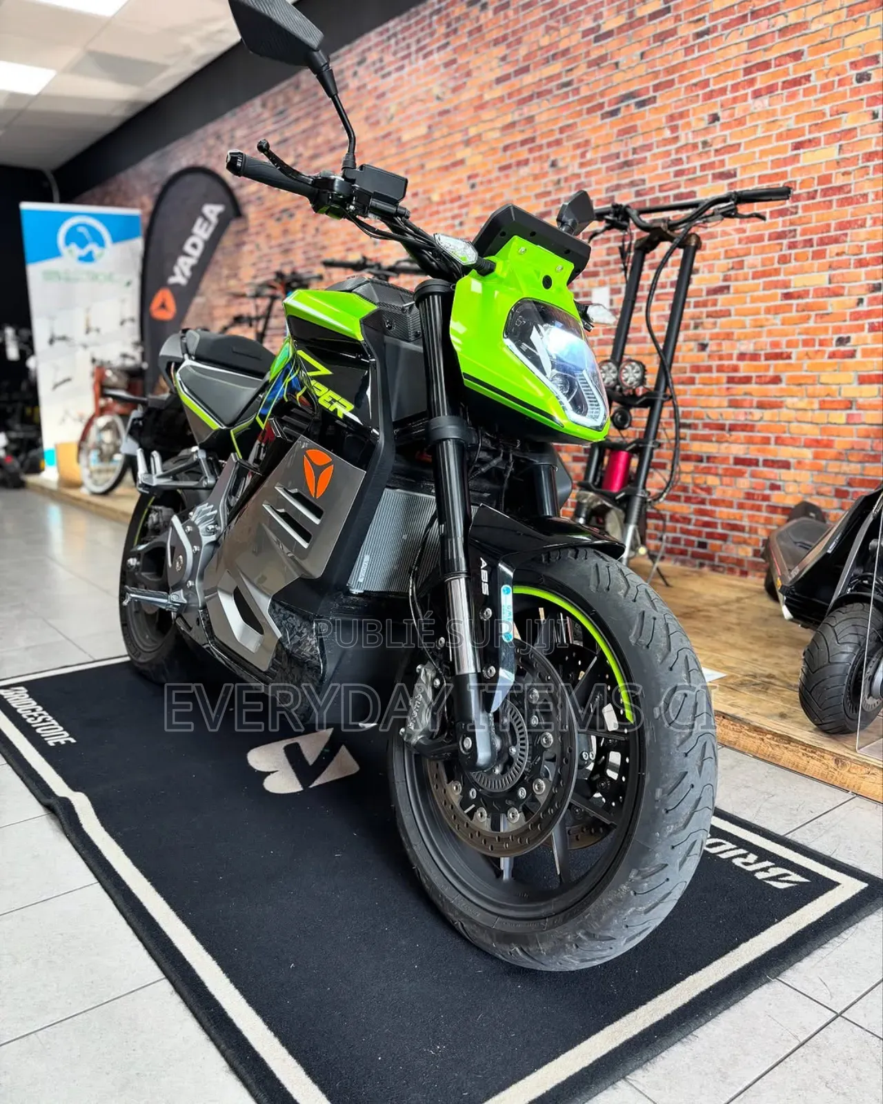 New Motorcycle 2023 Blanc