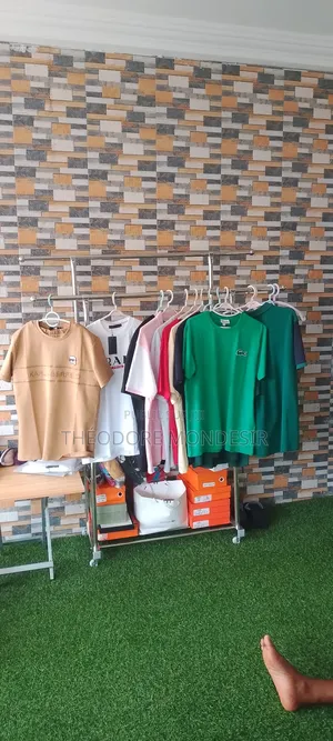 Photo - Vêtements Toutes Genres Hommes, Femmes, Sac, Chaussures Etc