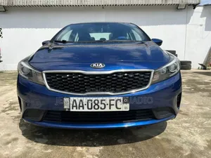 Photo - Kia Forte EX Hatchback 2018 Blue