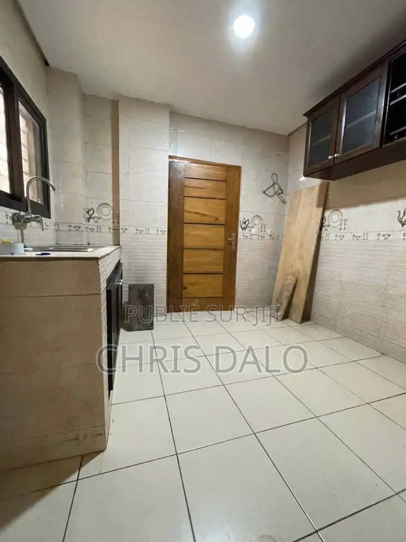 2chbre Appartement dans Dalo Davy, Cocody à Louer