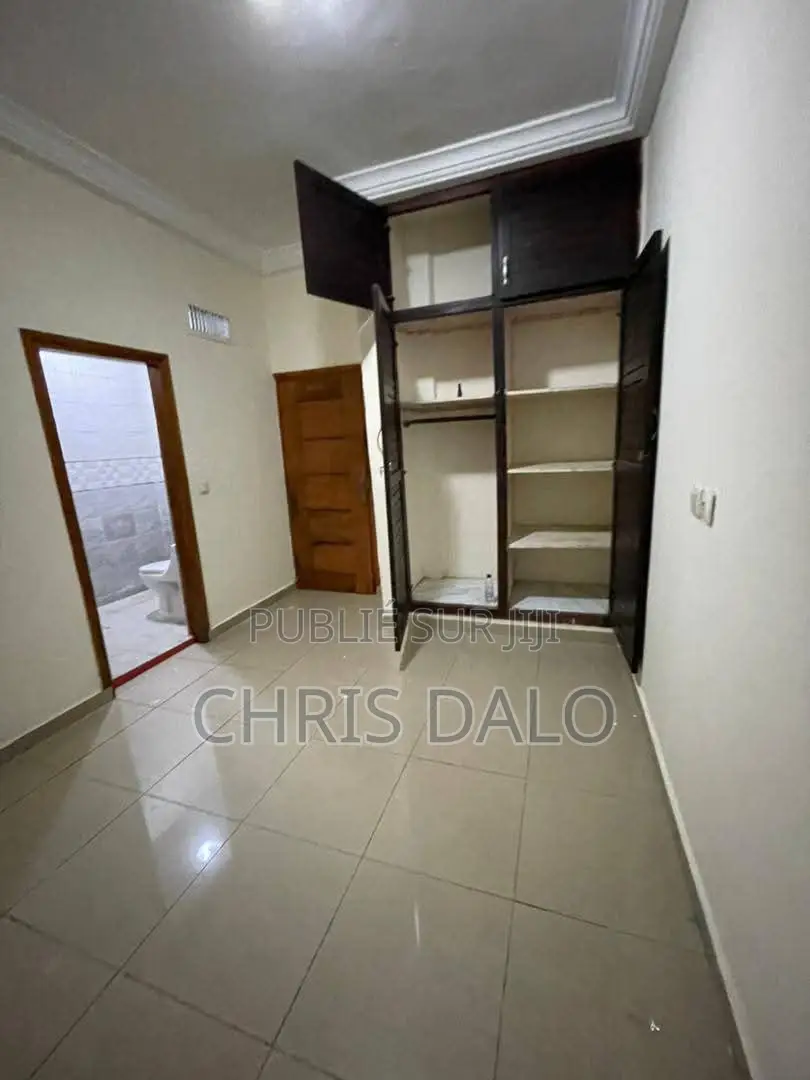 2chbre Appartement dans Dalo Davy, Cocody à Louer