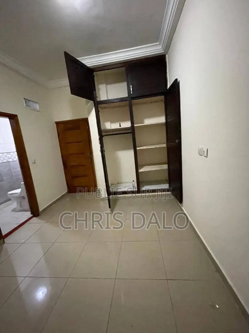 2chbre Appartement dans Dalo Davy, Cocody à Louer