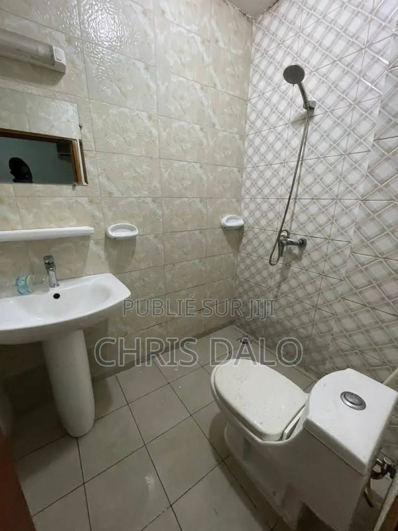 2chbre Appartement dans Dalo Davy, Cocody à Louer