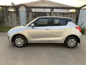 Suzuki Swift 2022 Gris