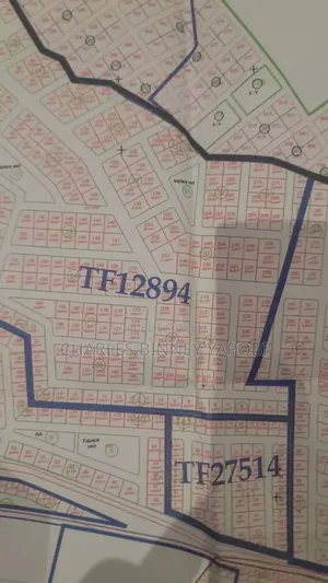 Photo - Terrain De 600m2 a Vitrer 1 en Vente