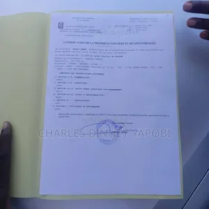 Terrain De 600m2 a Vitrer 1 en Vente