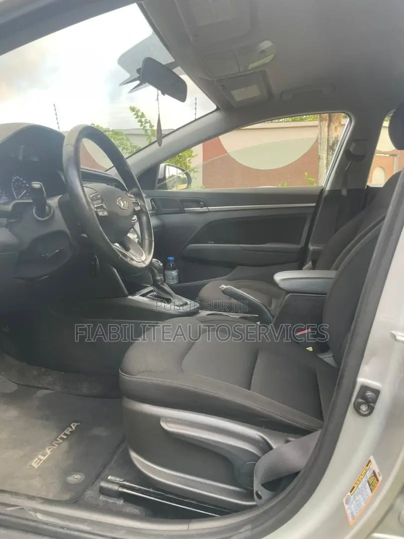 Hyundai Elantra SE 2020 Gris