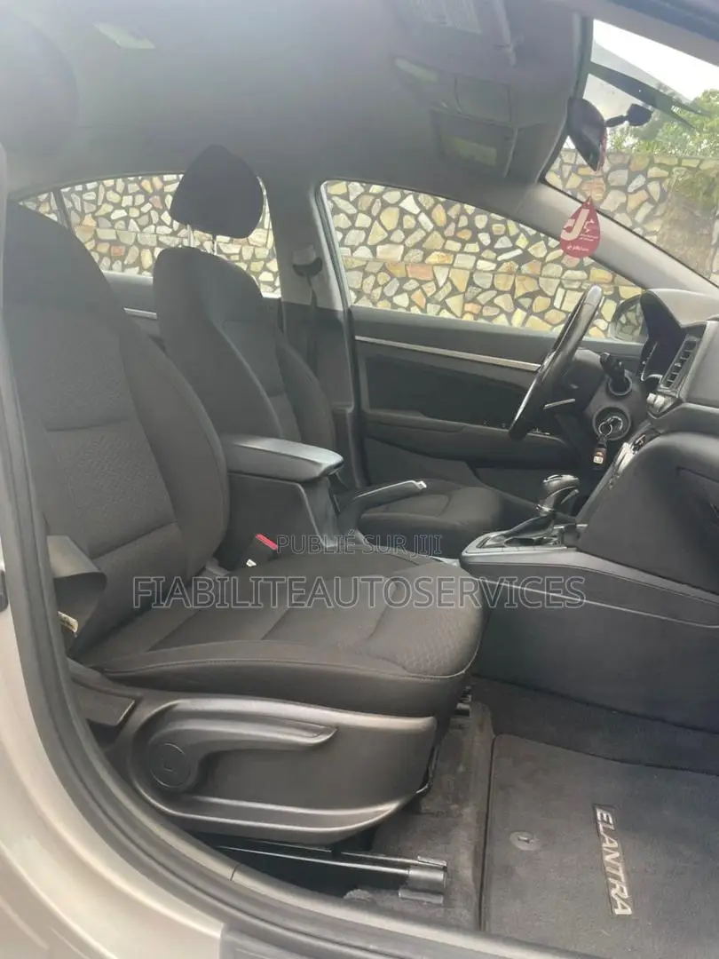 Hyundai Elantra SE 2020 Gris