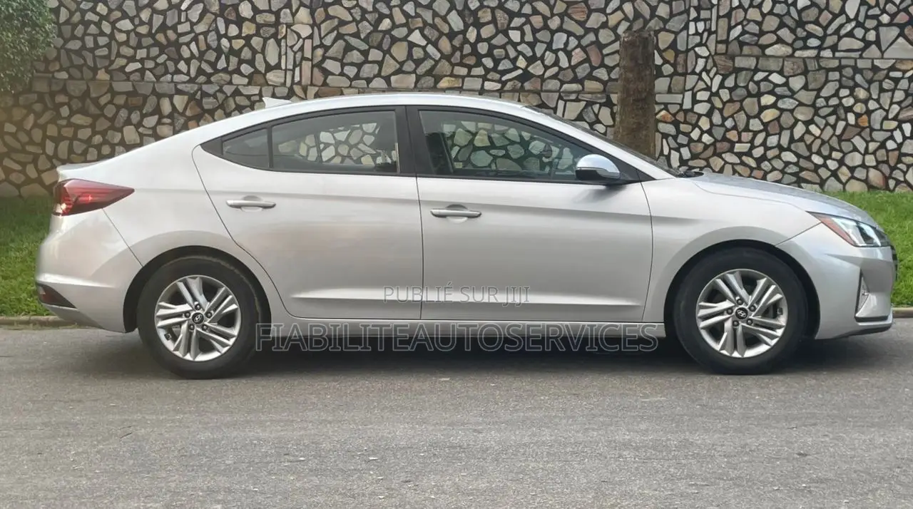 Hyundai Elantra SE 2020 Gris