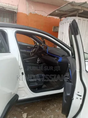 Toyota C-HR LE FWD 2020 Blanc cassé