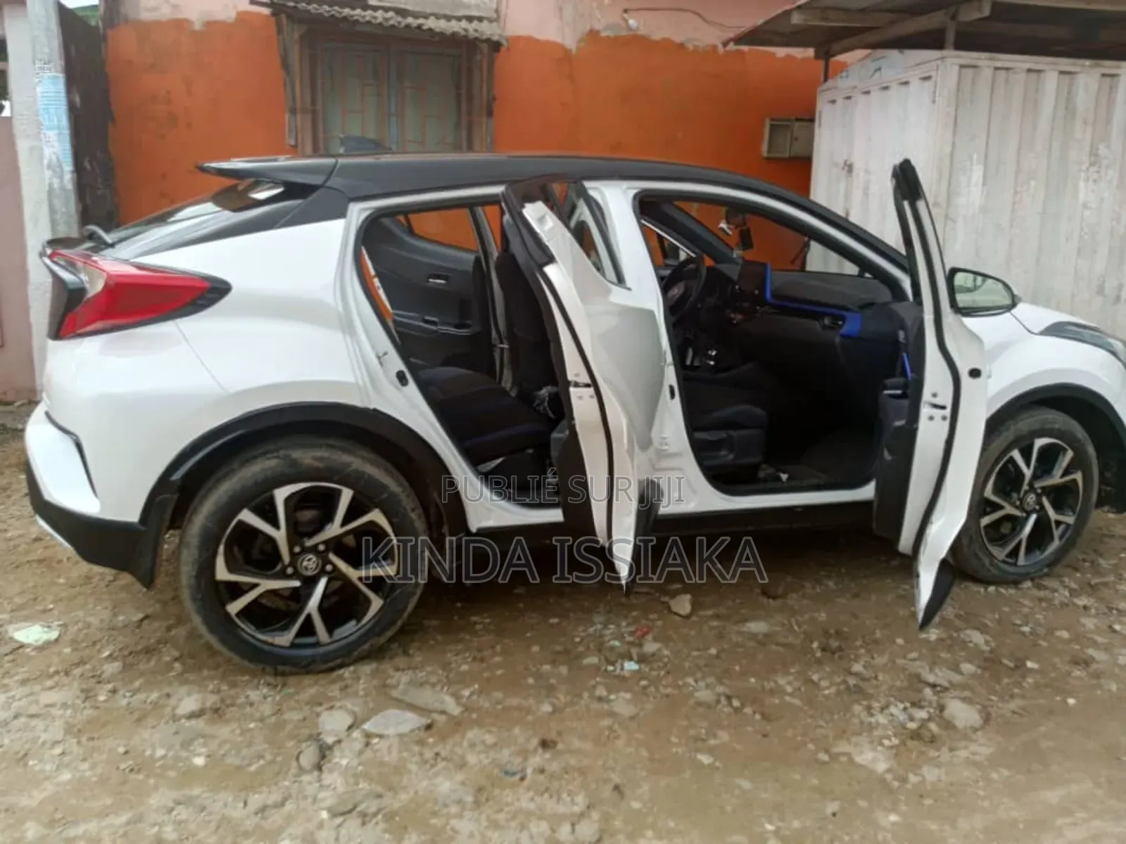 Toyota C-HR LE FWD 2020 Blanc cassé