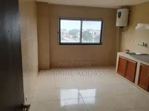 3chbre Appartement dans Cocody à Louer