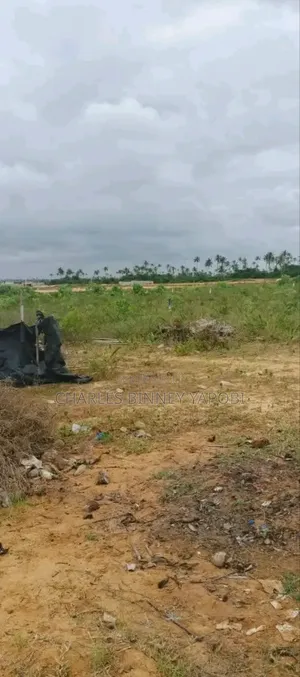 Photo - Terrain De 600m2en Vente a Assouinde