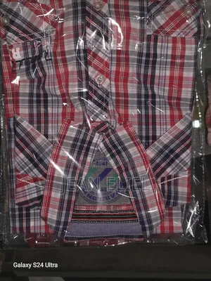 Photo - Chemise Et T-Shirt