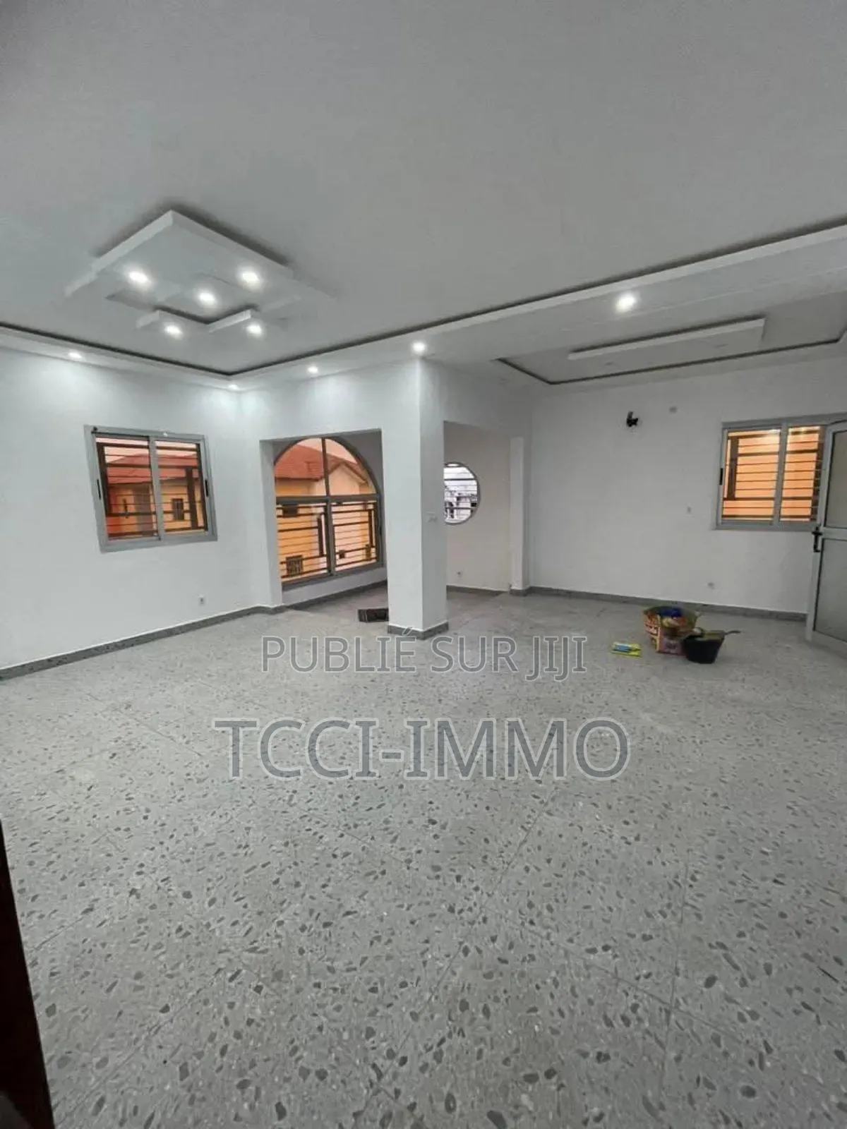 3chbre Appartement dans Tcci Sarl, Cocody à Louer
