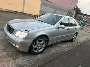 Mercedes-Benz C200 2000 Gris