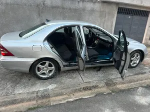 Mercedes-Benz C200 2000 Gris
