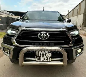 Photo - Toyota Hilux 2023 Black