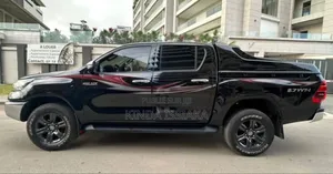 Toyota Hilux 2023 Black