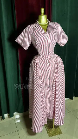 Robe Chemise Longue Jaune À Rayures Blanches – Élégante Et Féminine