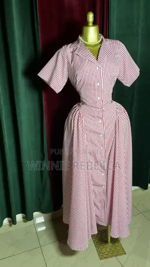 Robe Chemise Longue Jaune À Rayures Blanches – Élégante Et Féminine