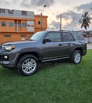 Toyota 4-Runner 2021 Black