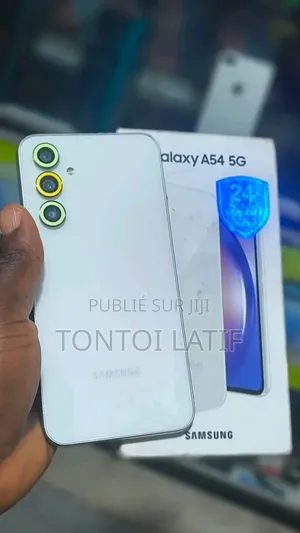 Photo - New Samsung Galaxy S10e 128 GB Blanc