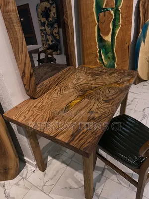 Photo - Table De Maquillage  