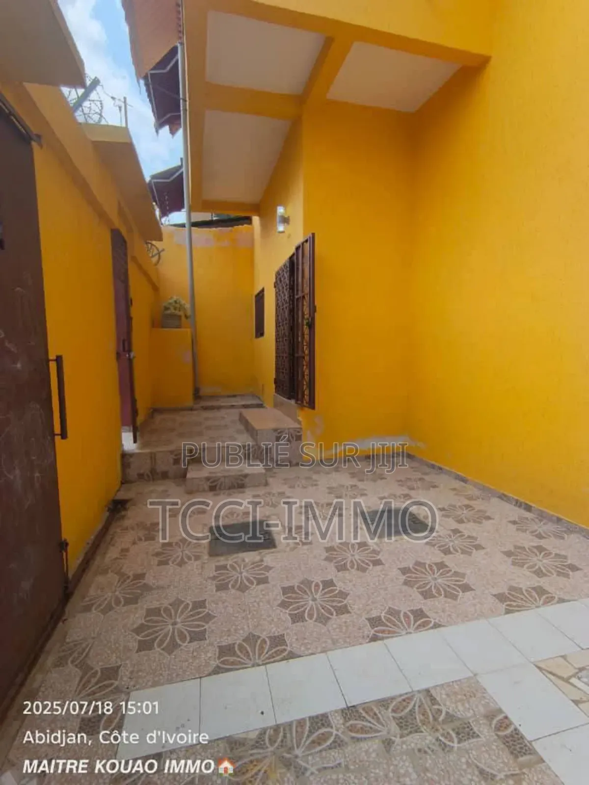 3chbre Duplex dans Tcci Sarl, Cocody à Louer