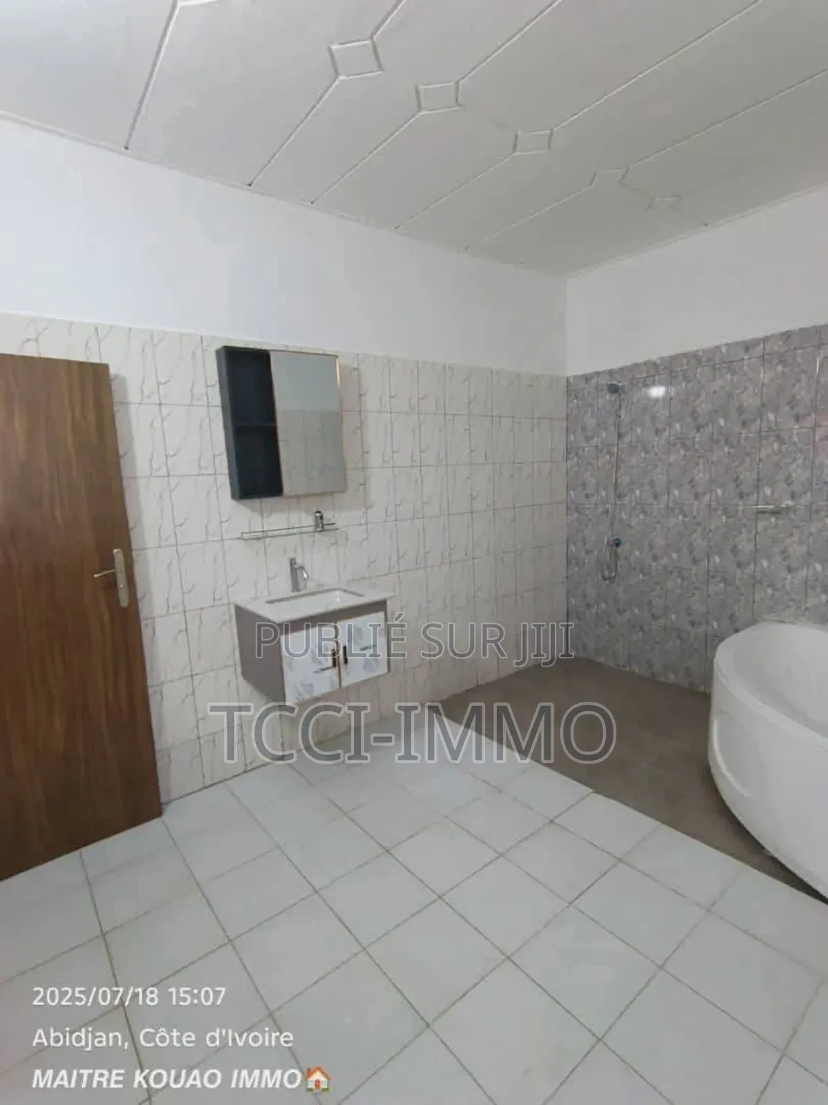 3chbre Duplex dans Tcci Sarl, Cocody à Louer