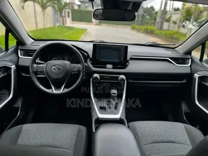 Toyota RAV4 Limited 2021 Blue