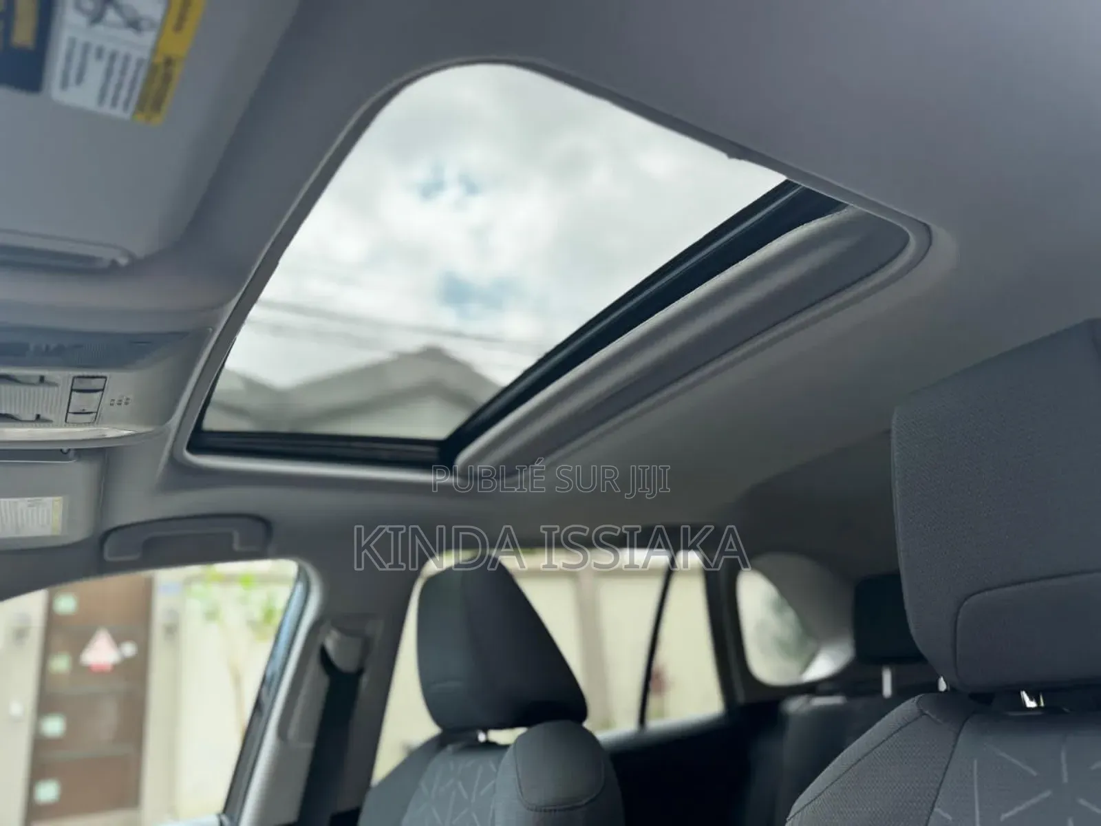 Toyota RAV4 Limited 2021 Blue