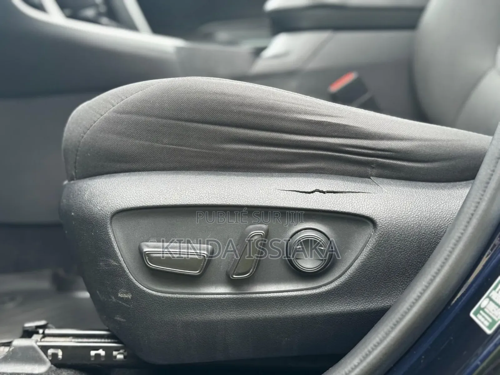 Toyota RAV4 Limited 2021 Blue