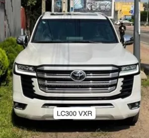 Photo - Toyota Land Cruiser LC300 2023 Blanc