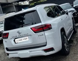 Toyota Land Cruiser LC300 2023 Blanc