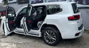 Toyota Land Cruiser LC300 2023 Blanc